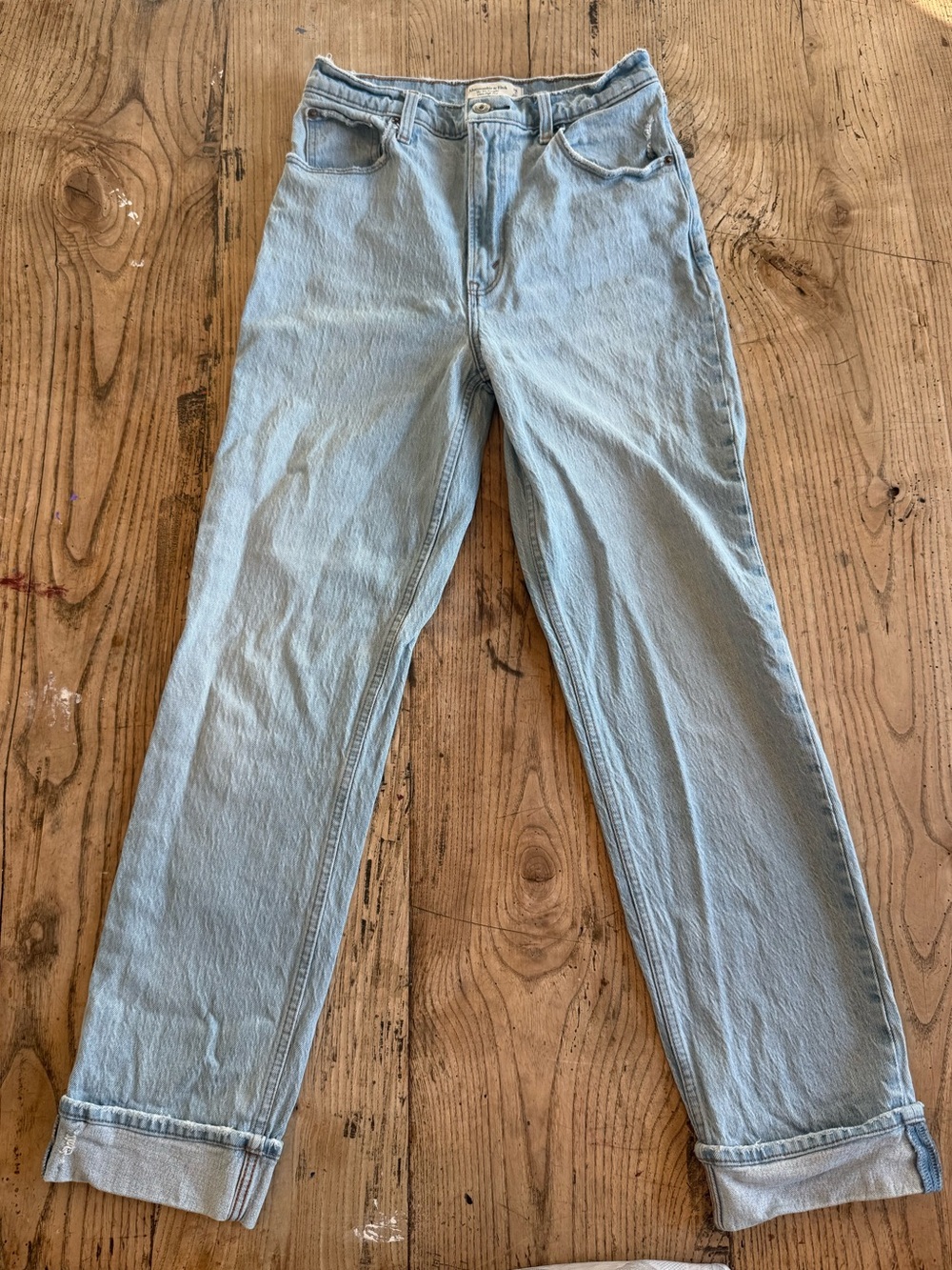 Abercrombie & Fitch The '90s Straight Ultra High Rise Jeans Light Wash 28 / 6R